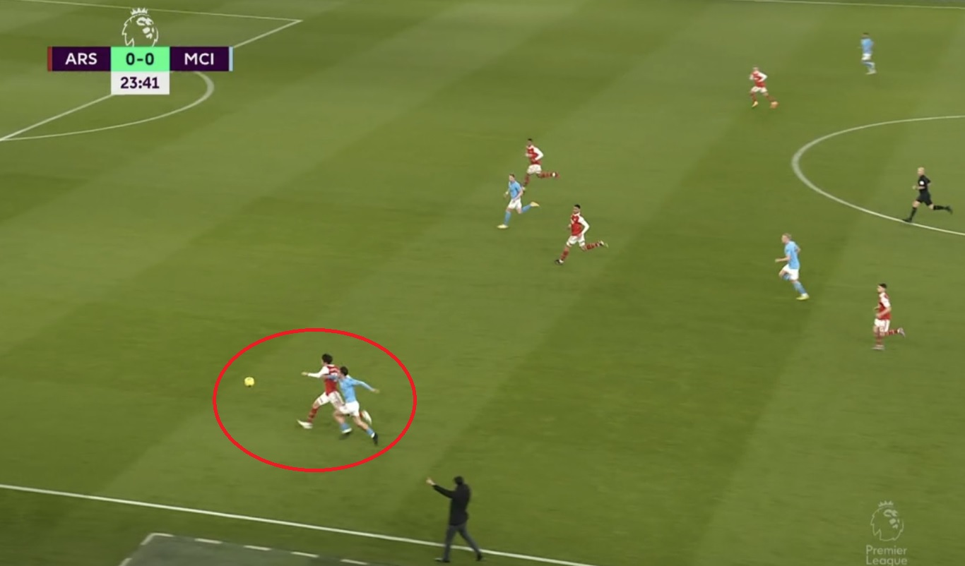 Koszmarny błąd gracza Arsenalu w hicie Premier League! Prezent dla De Bruyne. "Idiotyczna decyzja" [WIDEO]