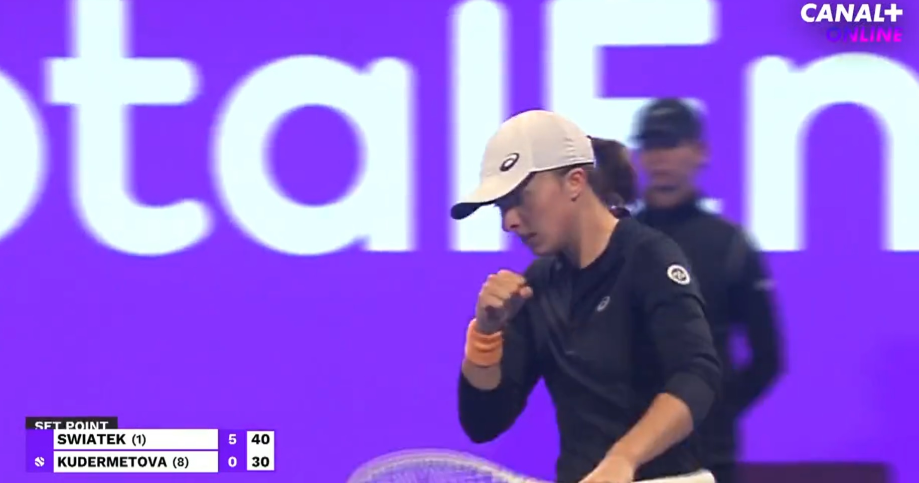 Kompletna demolka w wykonaniu Igi Świątek! Polka w finale turnieju w Katarze, nie dała szans rywalce [WIDEO]