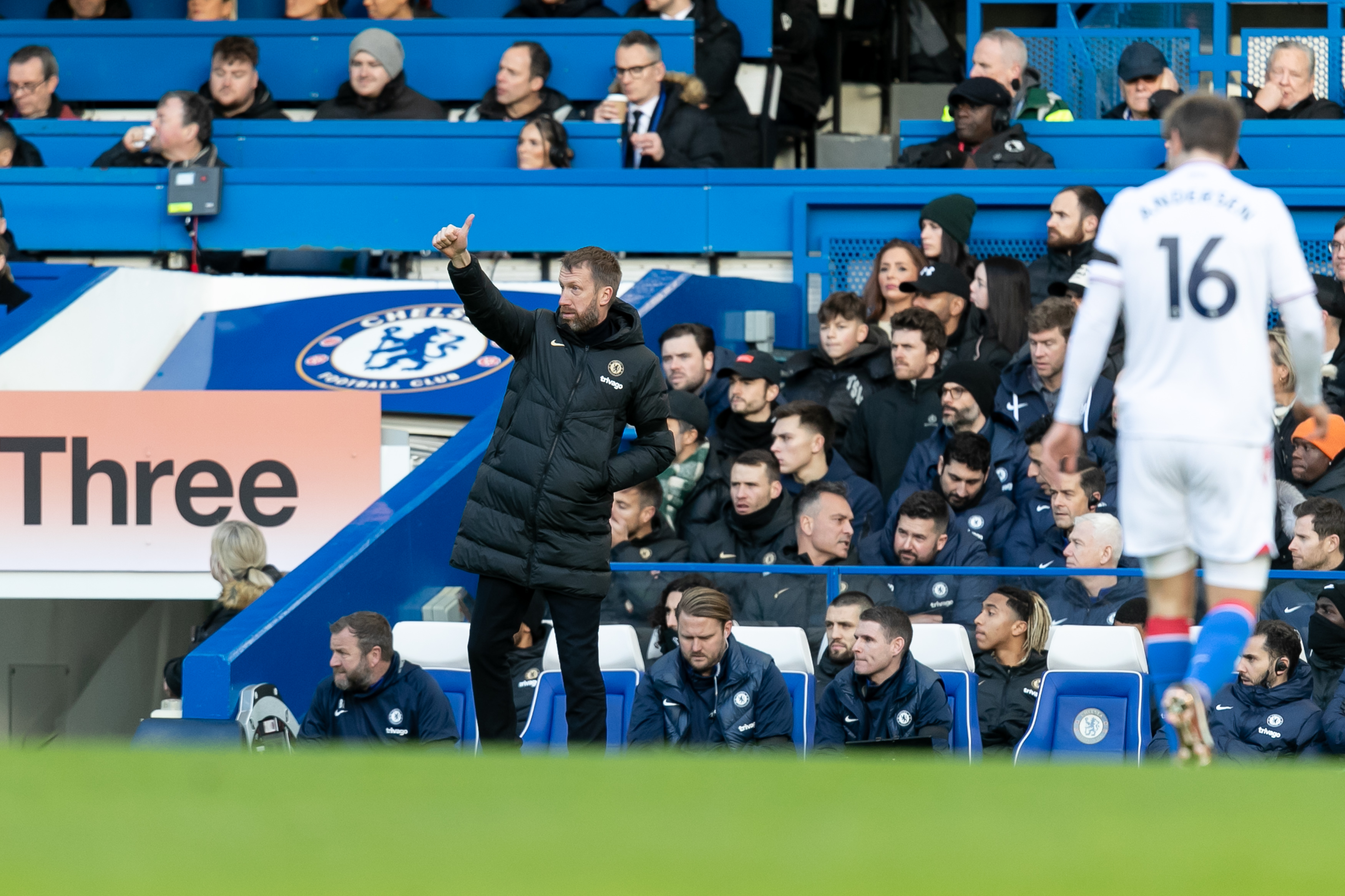 "Wydali setki milionów euro, a mają o połowę mniej punktów od lidera". Legenda Bayernu kpi z działań Chelsea