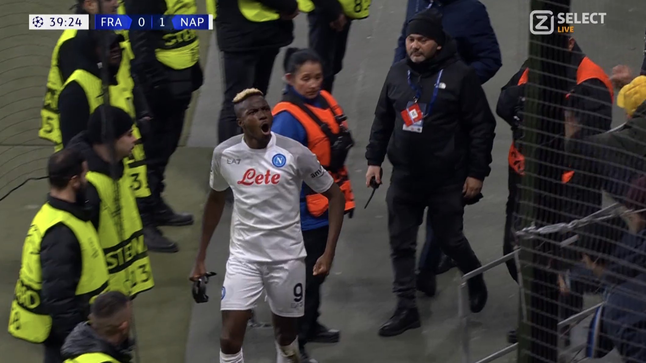 Napoli jedną nogą w ćwierćfinale Ligi Mistrzów! Lider Serie A wypunktował Eintracht Frankfurt [WIDEO]