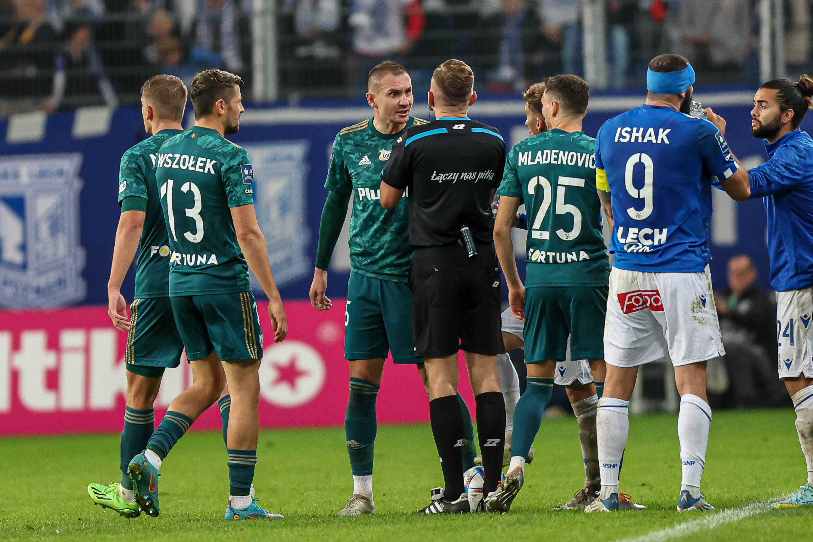 "VAR? Świat idzie do przodu". Dyrektor Ekstraklasy S.A. zdradza kulisy zarządzania ligą [NASZ WYWIAD]