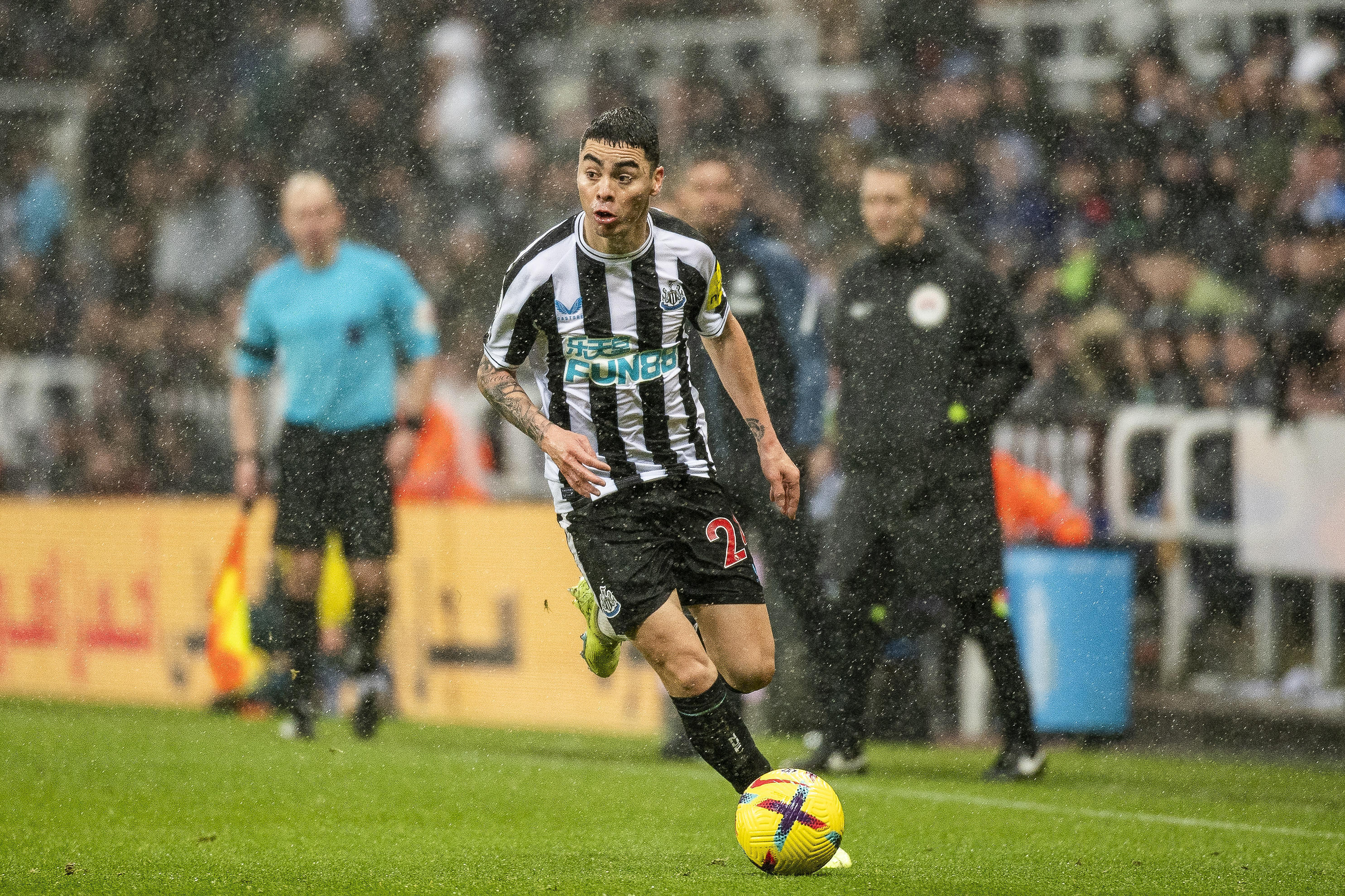 Nowy kontrakt dla rewelacji Premier League. Jest oficjalne potwierdzenie