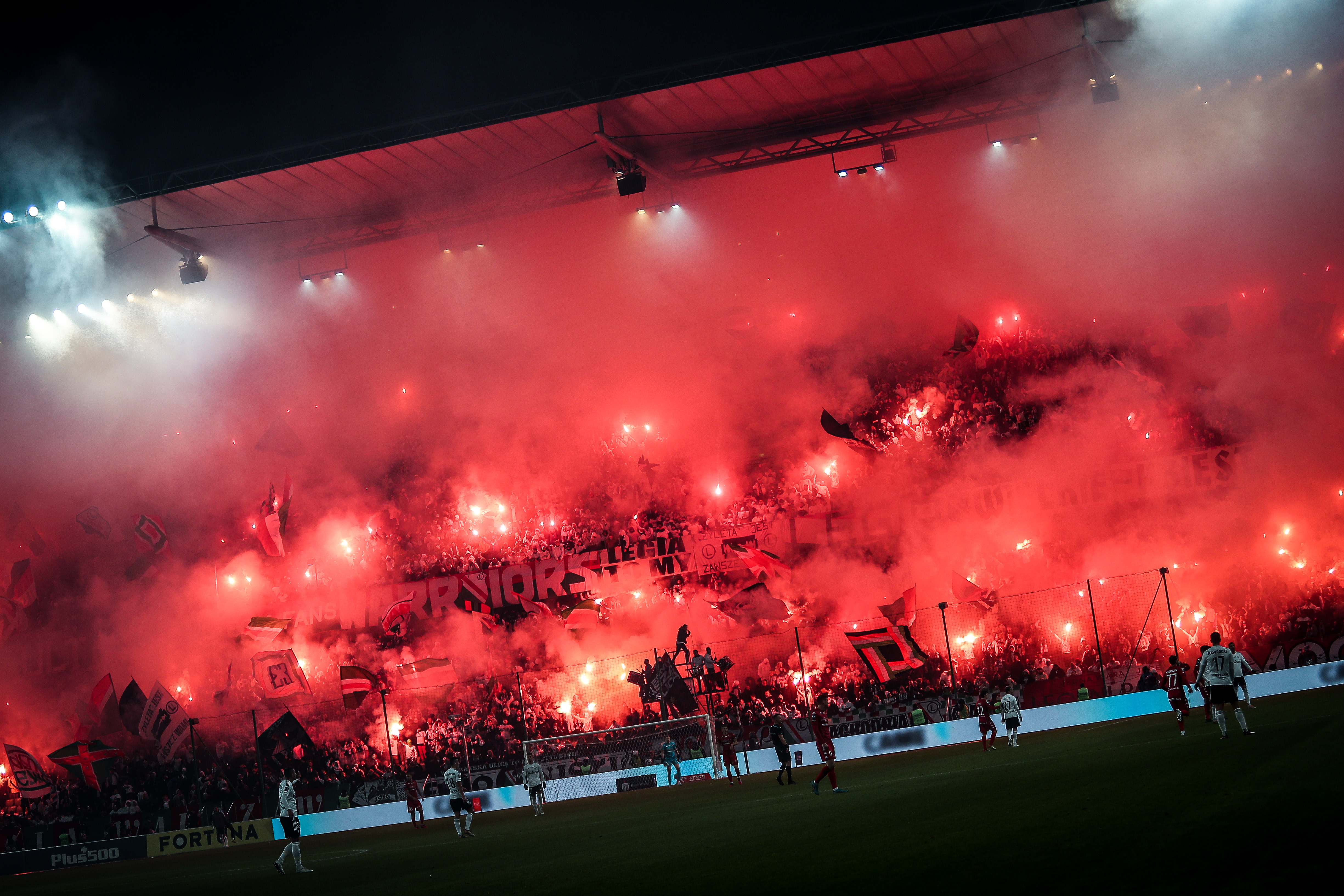 "Musi to być". Piłkarz Legii Warszawa murem za kibicami. Żąda rac w finale Pucharu Polski