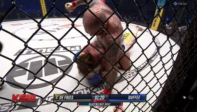 De Fries ubił rywala w klatce! Brytyjczyk obronił pas mistrzowski KSW [WIDEO]
