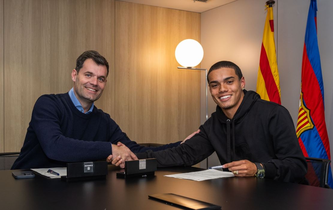 FC Barcelona zakontraktowała syna Ronaldinho. Junior pójdzie w ślady legendarnego ojca?