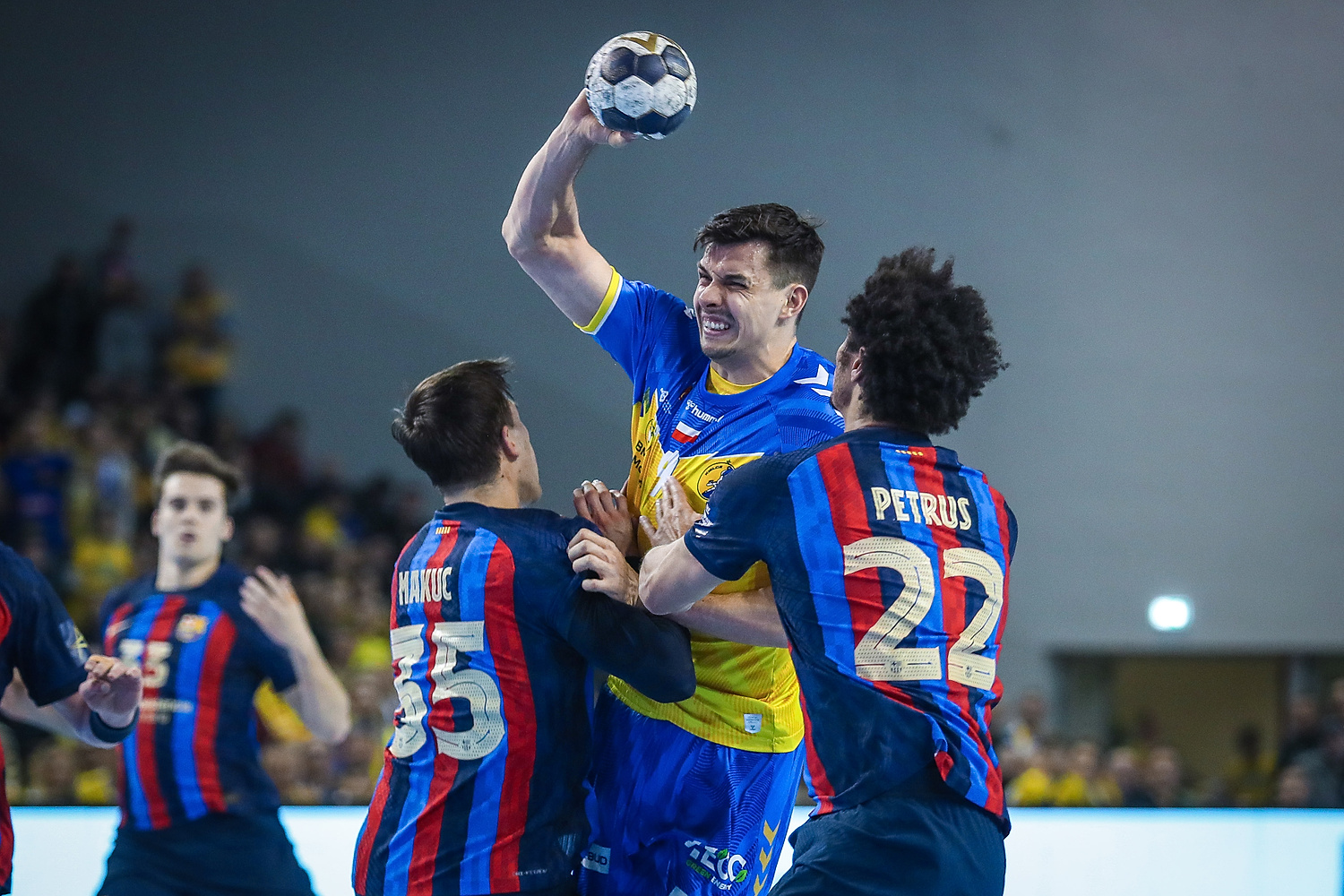 FC Barcelona wyszarpała zwycięstwo w Kielcach. Wszystko rozstrzygnęło się w ostatniej minucie [WIDEO]