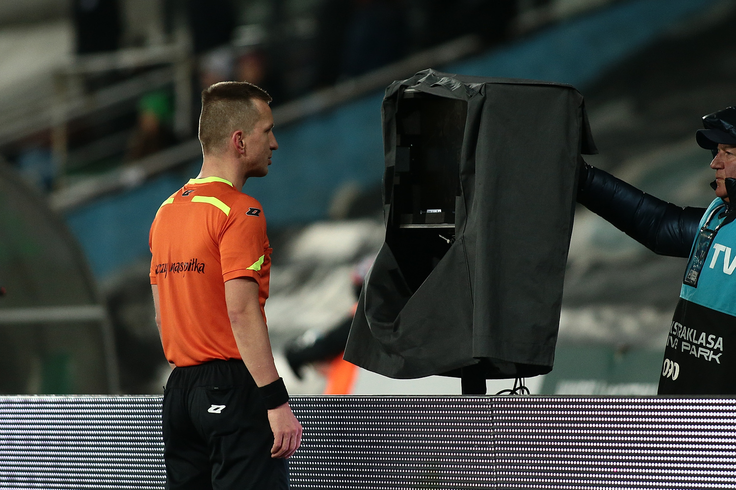 Polski sędzia oddał pamiątkę z Ligi Mistrzów na licytację. Piękny gest arbitra, pomoże potrzebującym