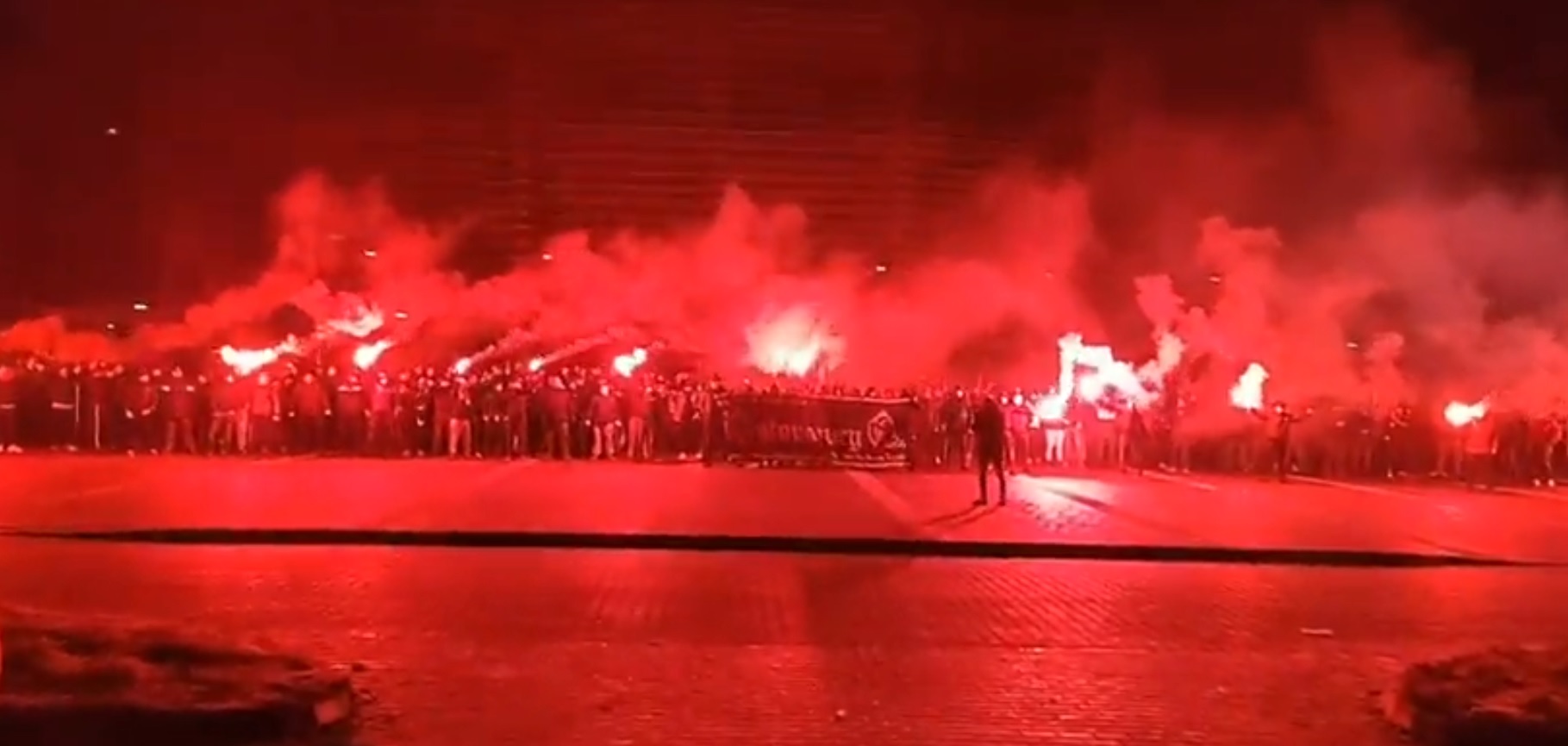 Kibice Motoru bronią Goncalo Feio. Zjawili się pod stadionem. "Niektórzy zaczęli mu przeszkadzać" [WIDEO]
