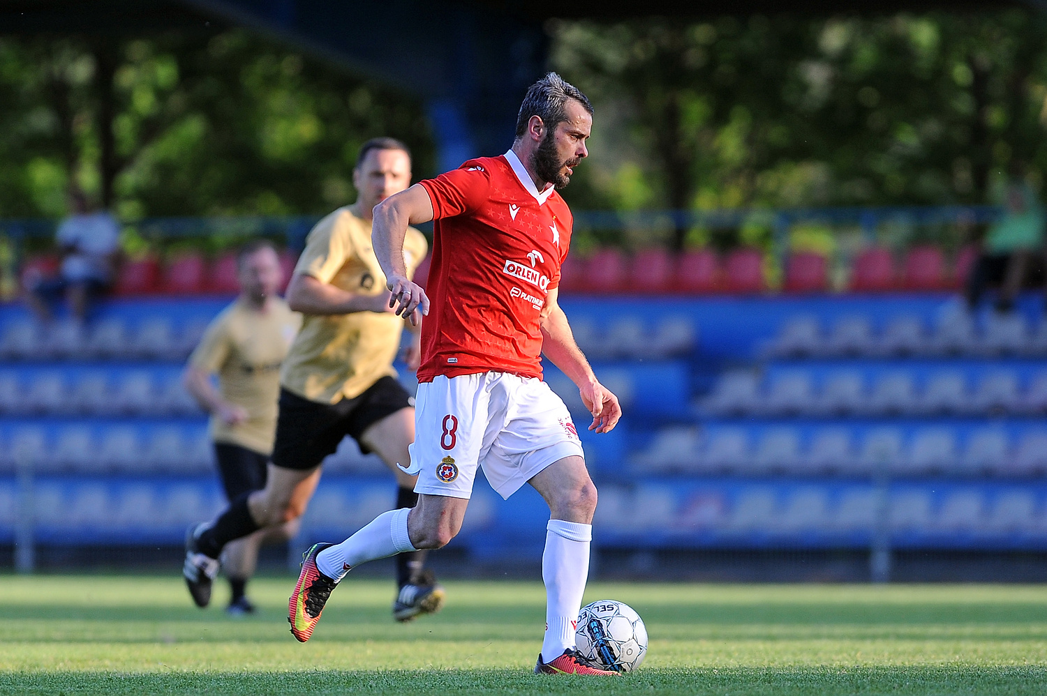 Były kadrowicz wznowił karierę po ośmiu latach. Cztery asysty w pierwszym meczu