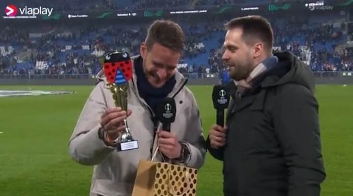 Prezes Lecha Poznań odebrał "Puchar Biedronki". Wyjątkowe sceny przed meczem Ligi Konferencji Europy [WIDEO]