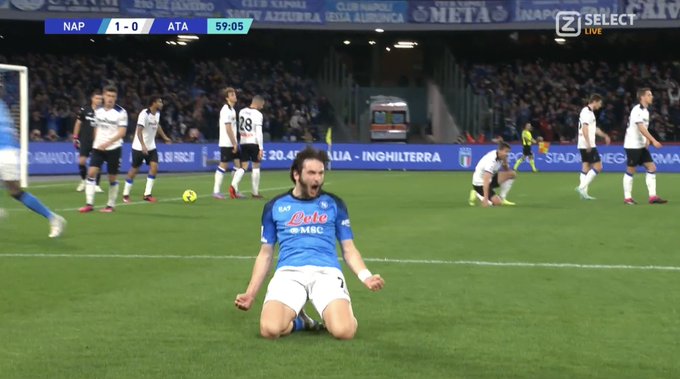 Magiczny gol Chwiczy Kwaracchelii! Lider Napoli zatańczył z rywalami, dzieło sztuki [WIDEO]