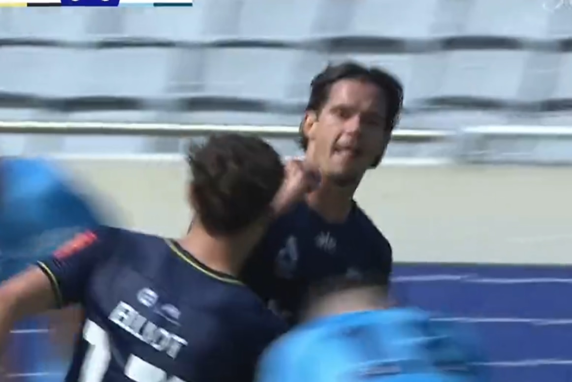 Oskar Zawada się nie zatrzymuje! Mocny strzał głową i kolejny gol na koncie Polaka [WIDEO]