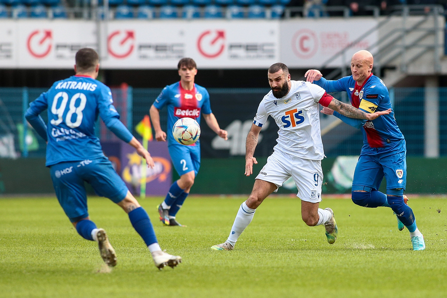 Lech Poznań uratował remis w Gliwicach. Kapitalny gol na wagę jednego punktu! [WIDEO]
