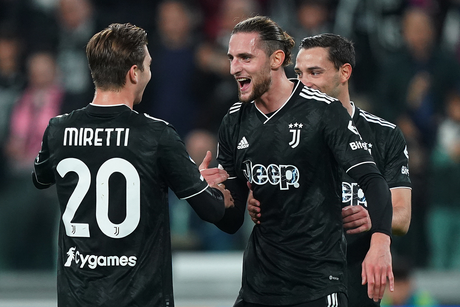 Szalony mecz Juventusu! W minutę roztrwonił dwa gole przewagi, ale i tak wygrał [WIDEO]