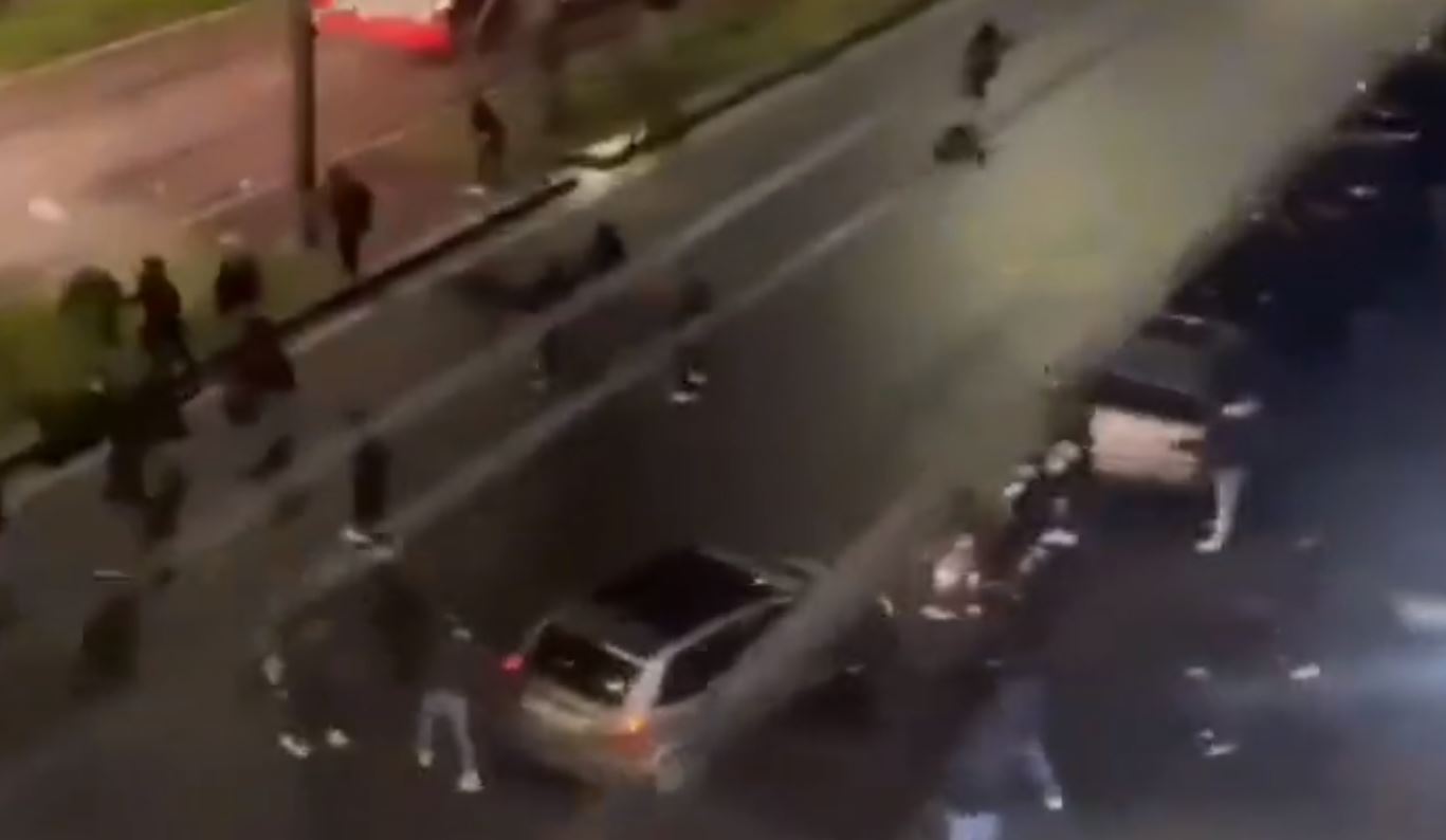 Skandal w Neapolu przed meczem Ligi Mistrzów. Kibice zaatakowali fanów Eintrachtu [WIDEO]