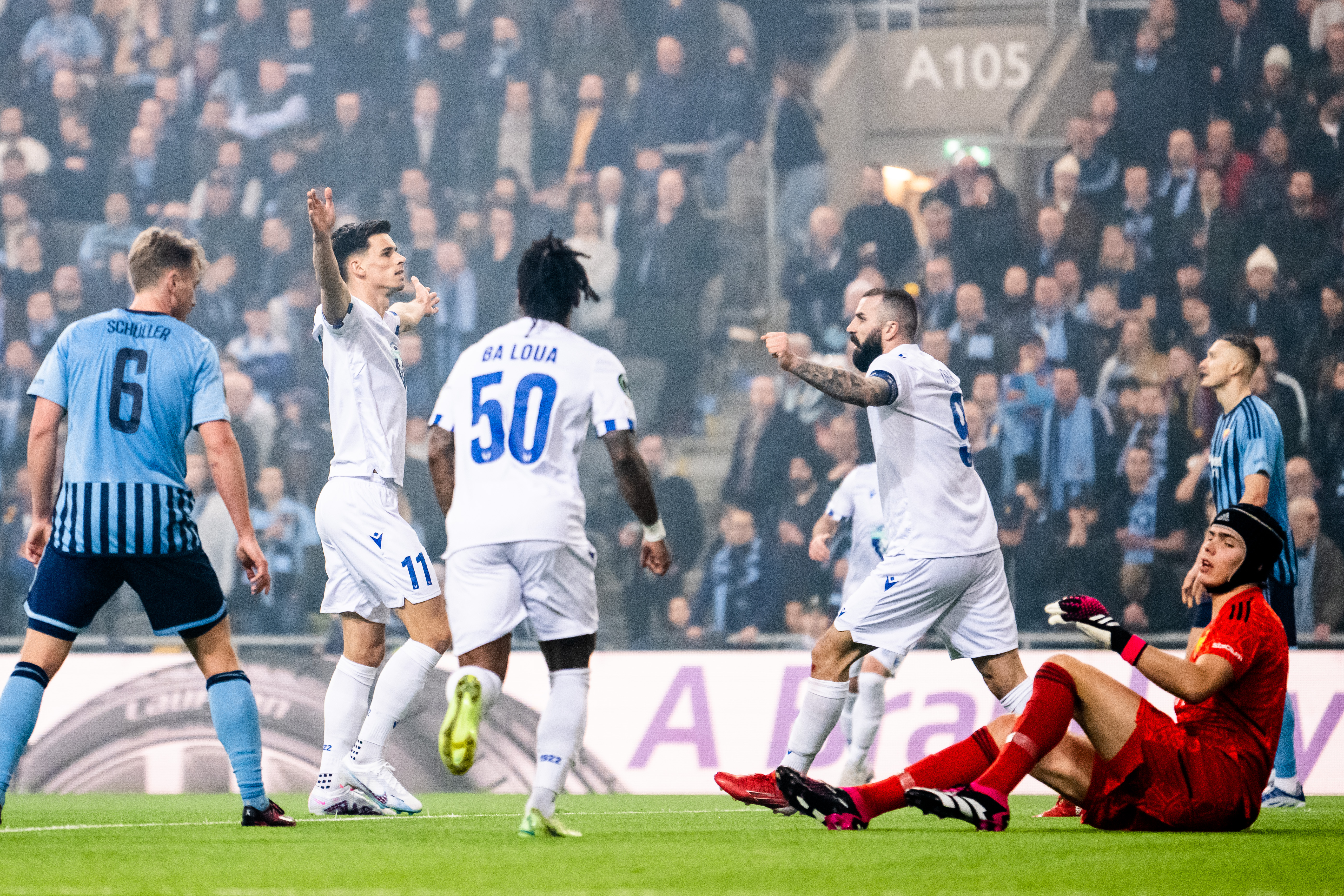 Czapki z głów. Lech jak ojciec z synem. "Ten piłkarz wyglądał doskonale, świetna organizacja"