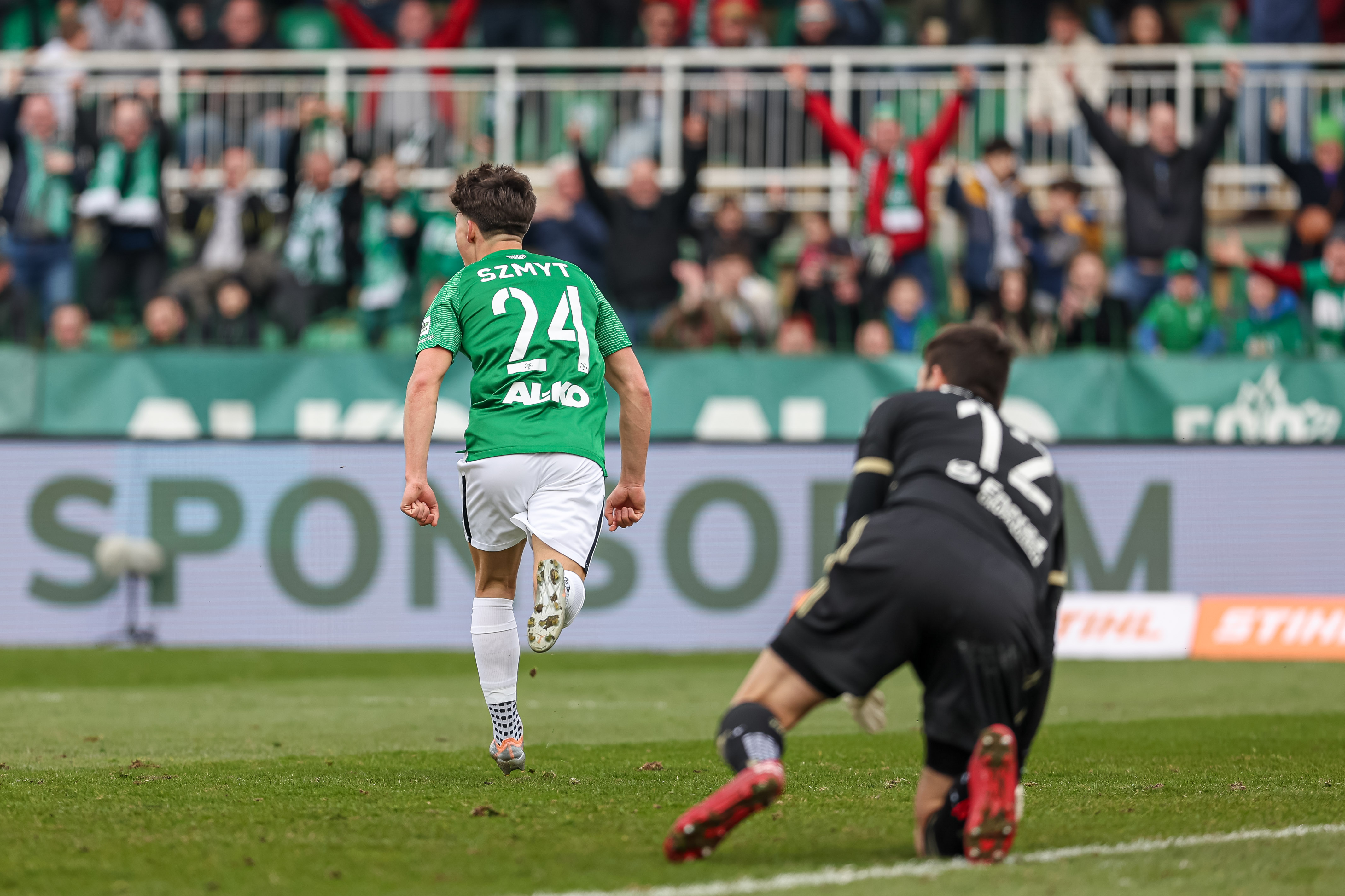 Media: Lech i Legia pytają o odkrycie Ekstraklasy. Młody Polak może jednak wyjechać za granicę