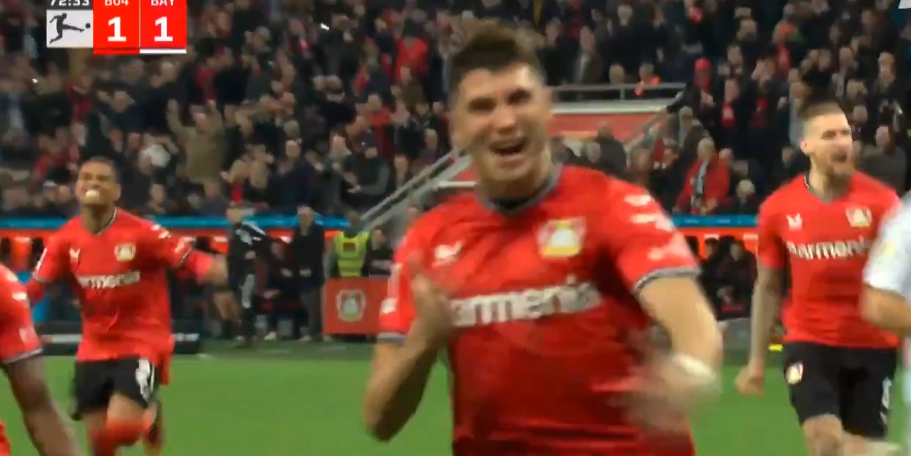 Bayern przegrał w hicie Bundesligi! Rzuty karne i interwencje VAR-u pogrążyły mistrzów Niemiec [WIDEO]