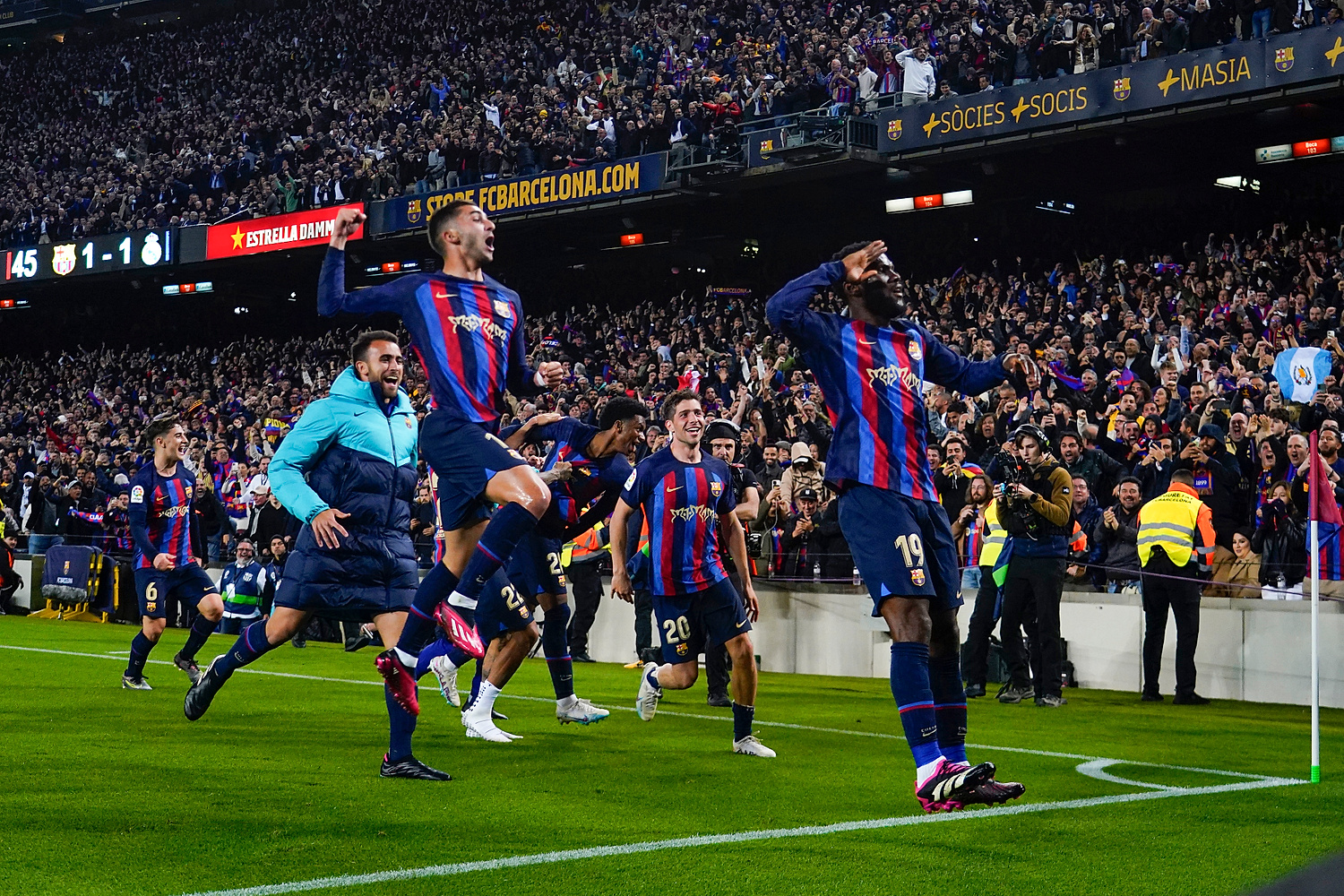 Katalońskie dzienniki już świętują mistrzostwo FC Barcelony. Tak gazety zareagowały po El Clasico [ZDJĘCIA]