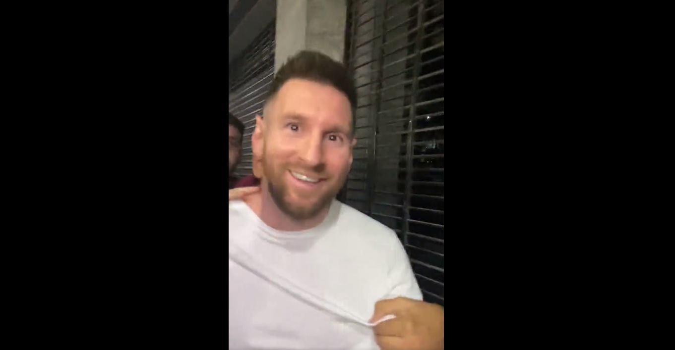 Obłęd w Argentynie! Tłum otoczył restaurację, w której jadł Messi. Służby eskortowały mistrza świata [WIDEO]