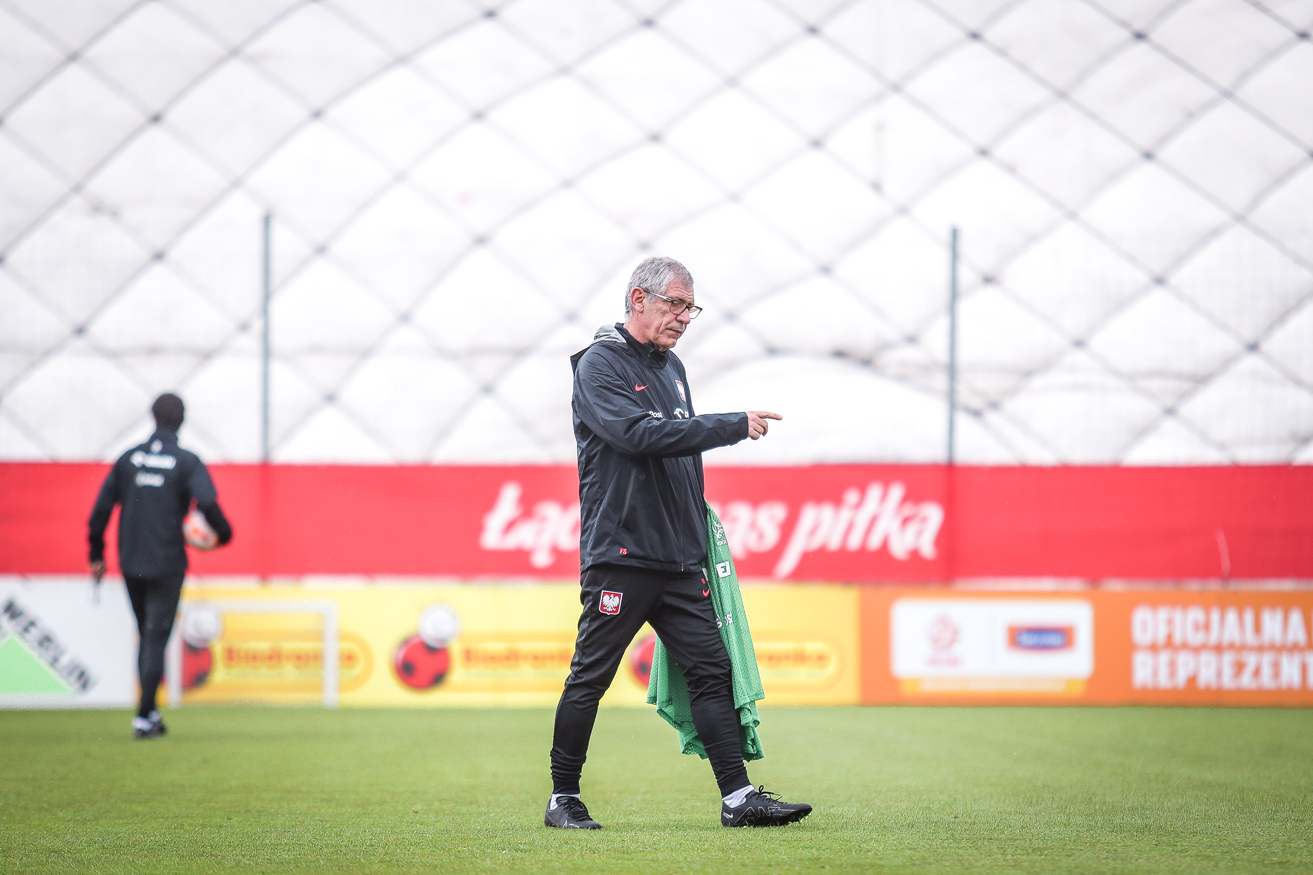 Media: Fernando Santos wydał zakaz reprezentantom Polski. Mateusz Borek grzmi. "Śmiech na sali"