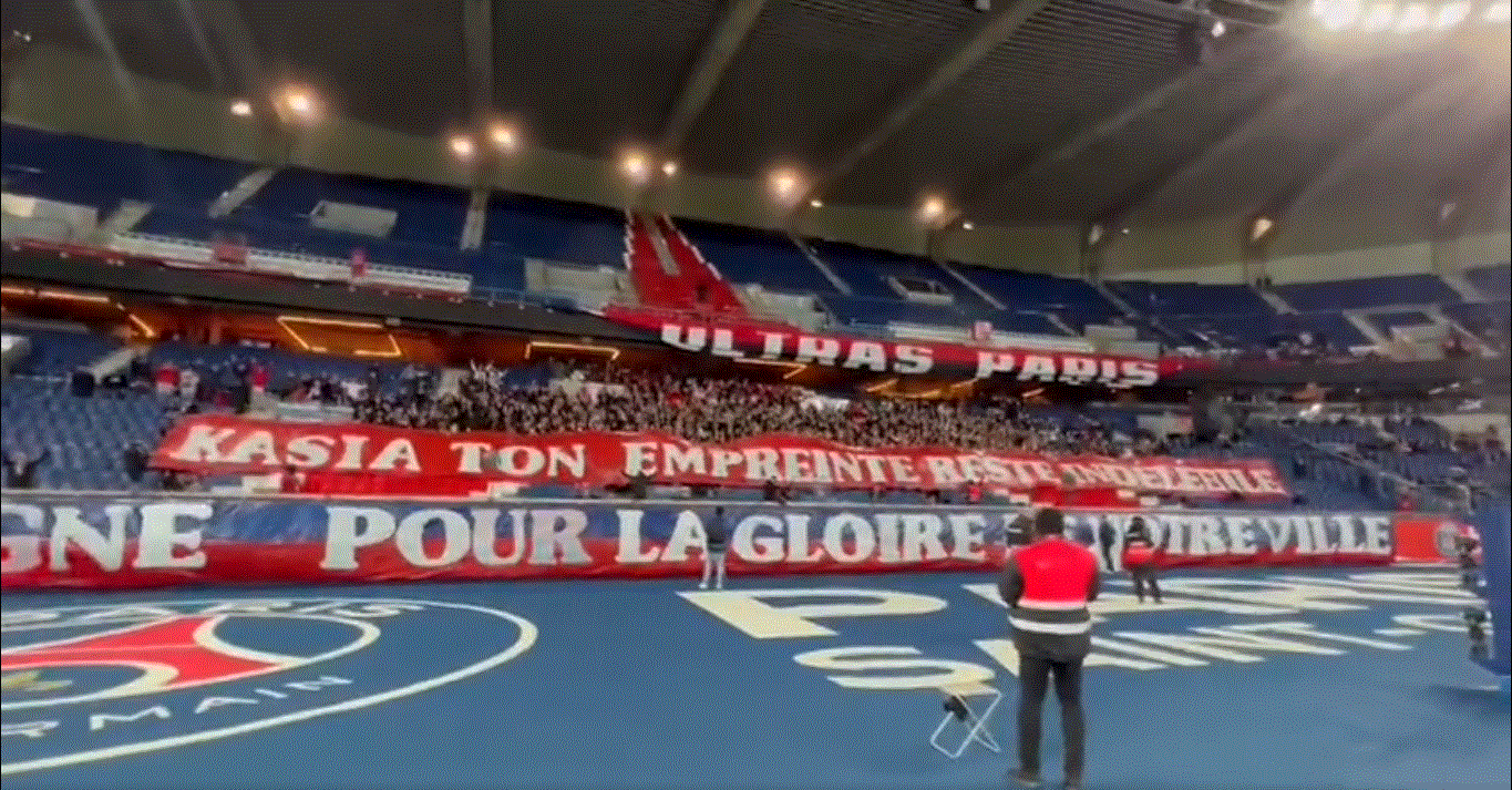 Kibice PSG oddali hołd polskiej piłkarce. Piękna oprawa na Parc des Princes [WIDEO]