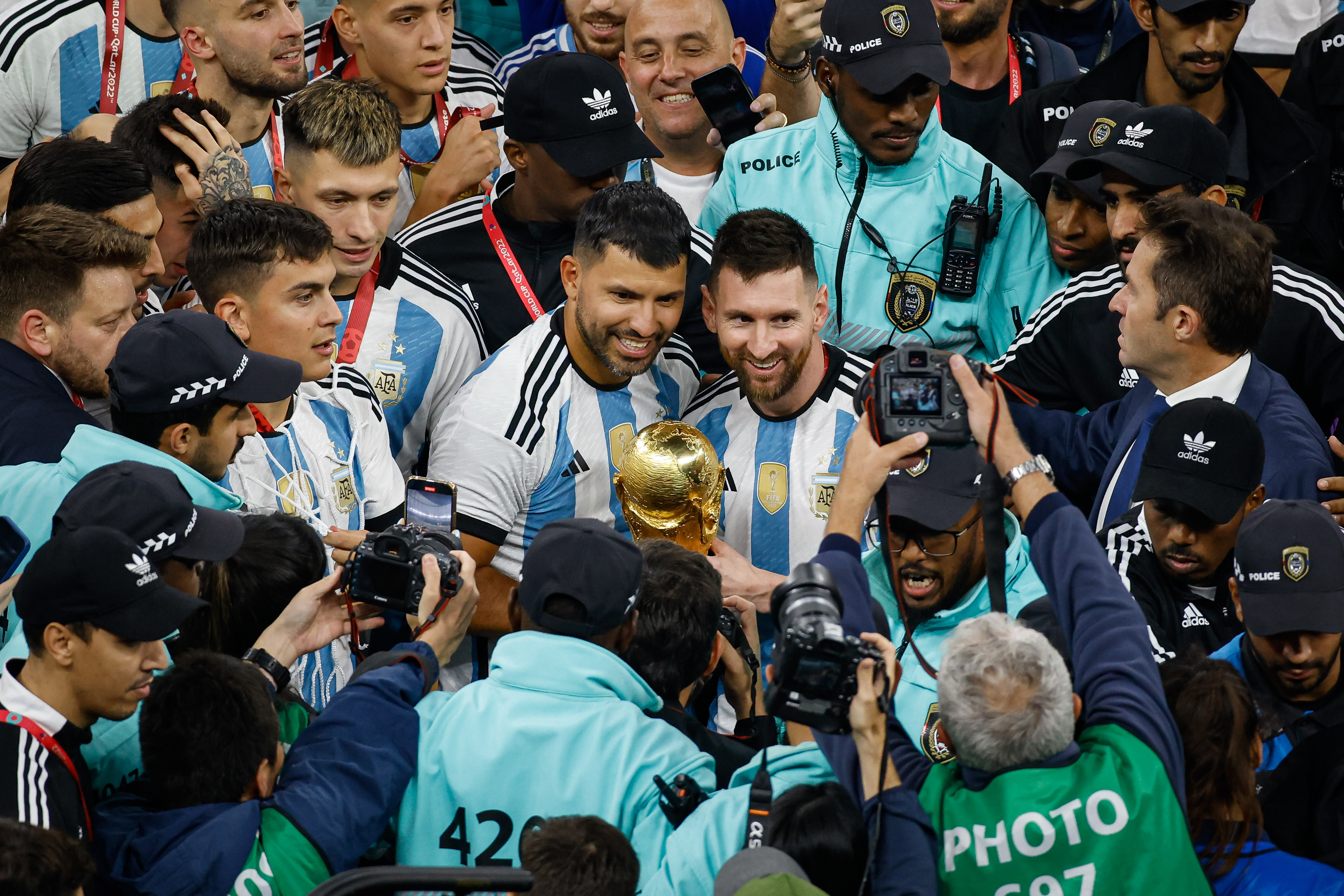 "Leo Messi powinien zakończyć karierę w Barcelonie". Zdecydowane słowa Sergio Aguero