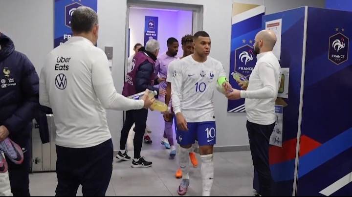 Ujawniono przemowę Kyliana Mbappe w przerwie meczu z Holandią. Tak kapitan motywował drużynę [WIDEO]