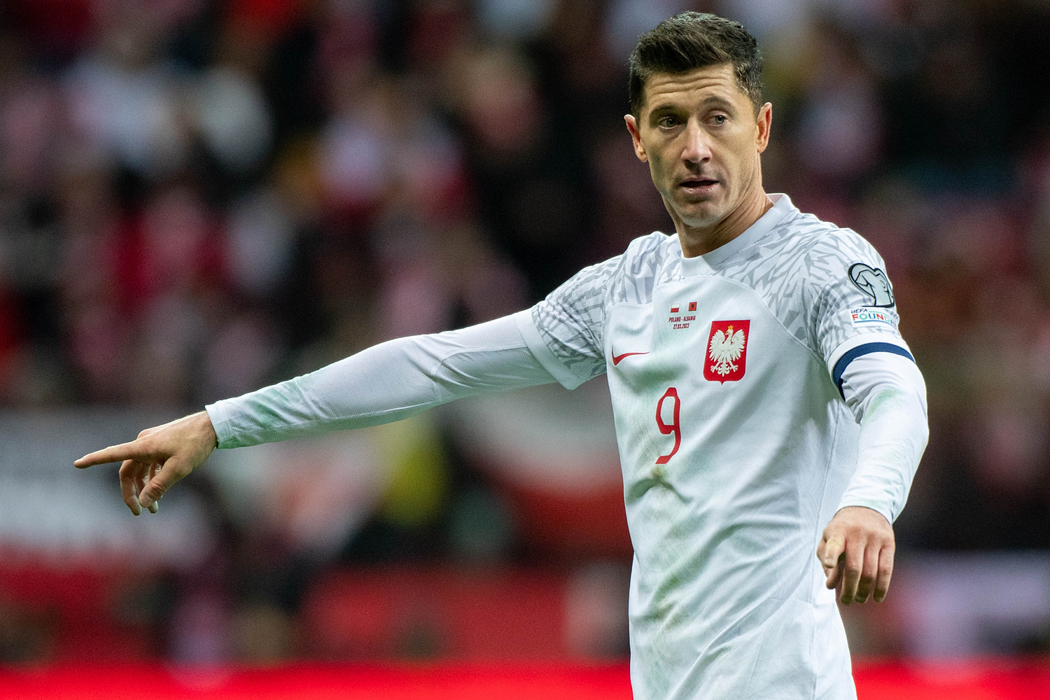 "To ciężkie, by wyjść i wziąć to na klatę". Robert Lewandowski zabrał głos ws. afery premiowej