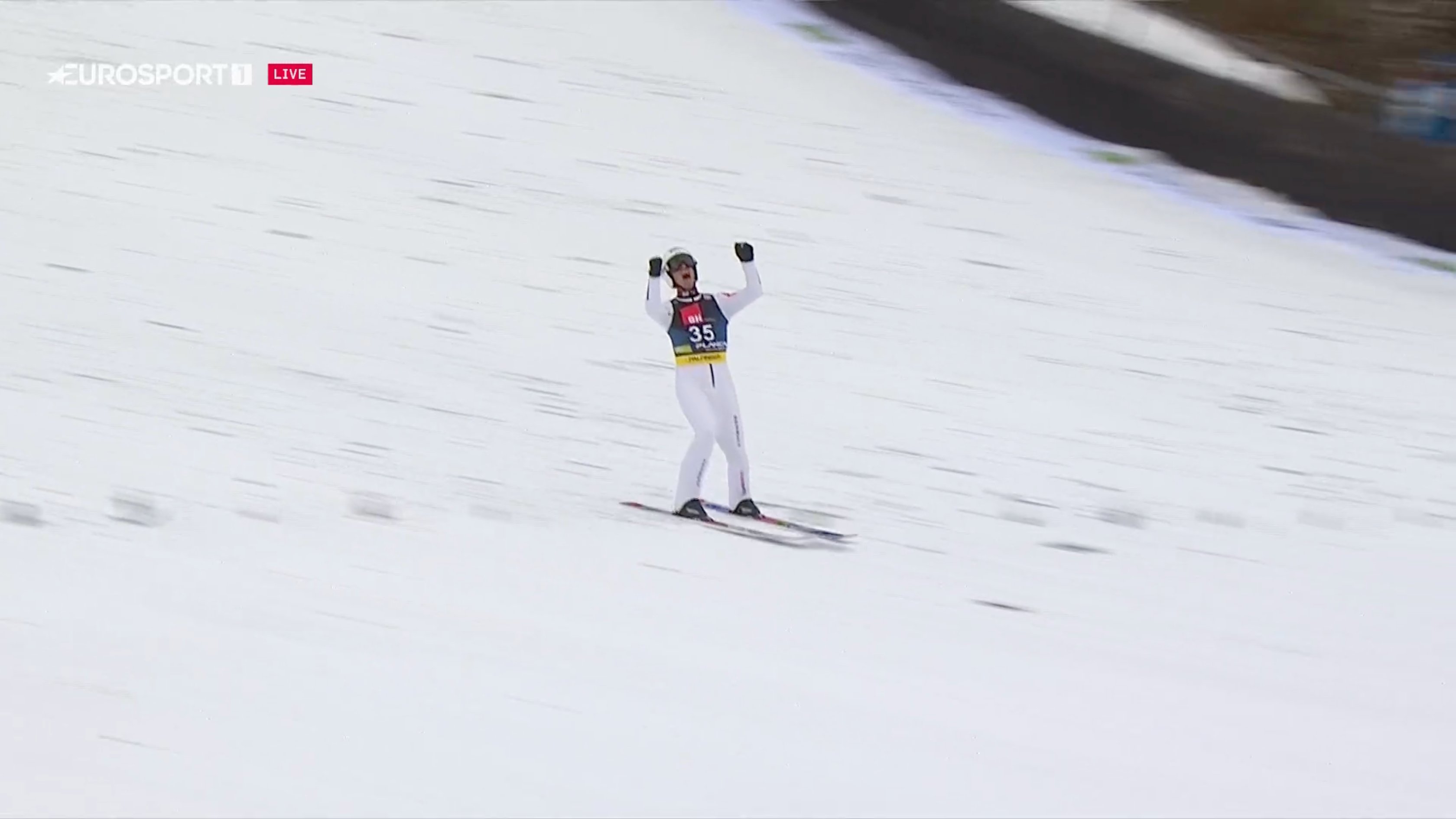 Piotr Żyła odleciał! Polak na podium konkursu w Planicy! [WIDEO]