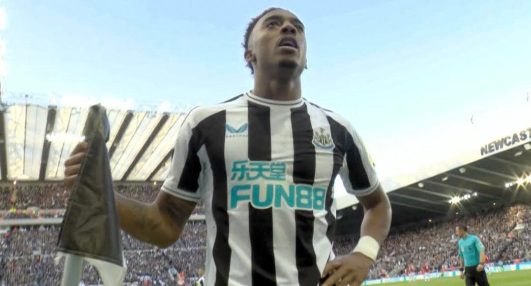 Manchester United przegrywa z Newcastle! "Sroki" przeskakują "Czerwone Diabły" w tabeli [WIDEO]