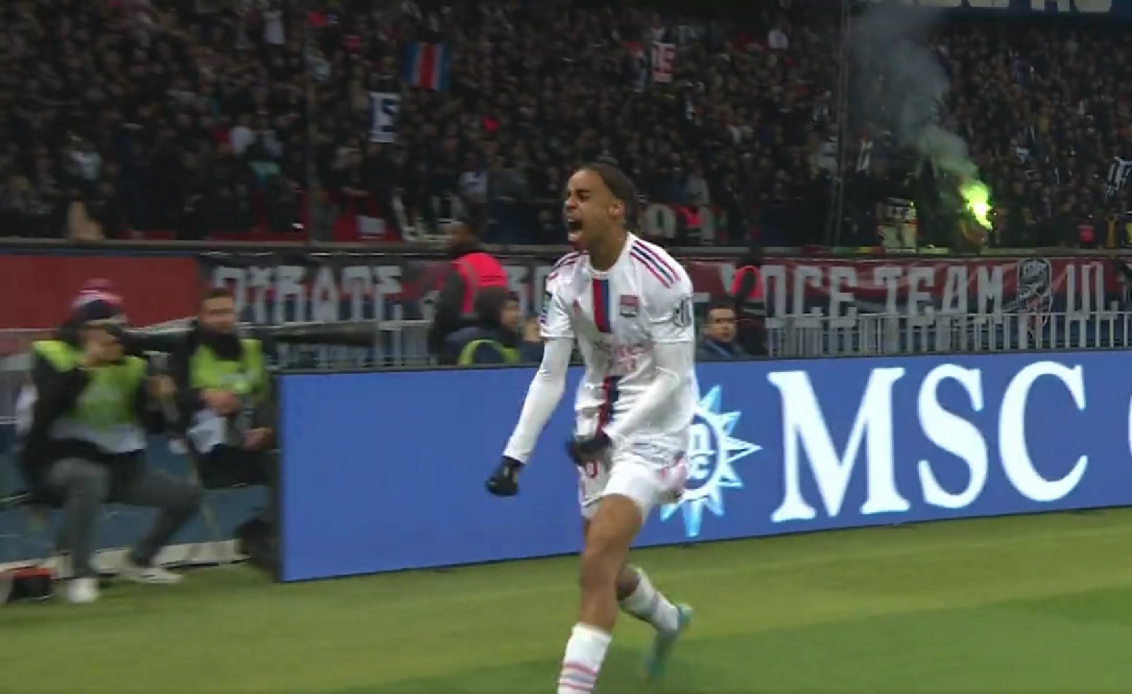Niespodzianka w meczu PSG! Niewykorzystany karny, gol rezerwowego na wagę zwycięstwa [WIDEO]