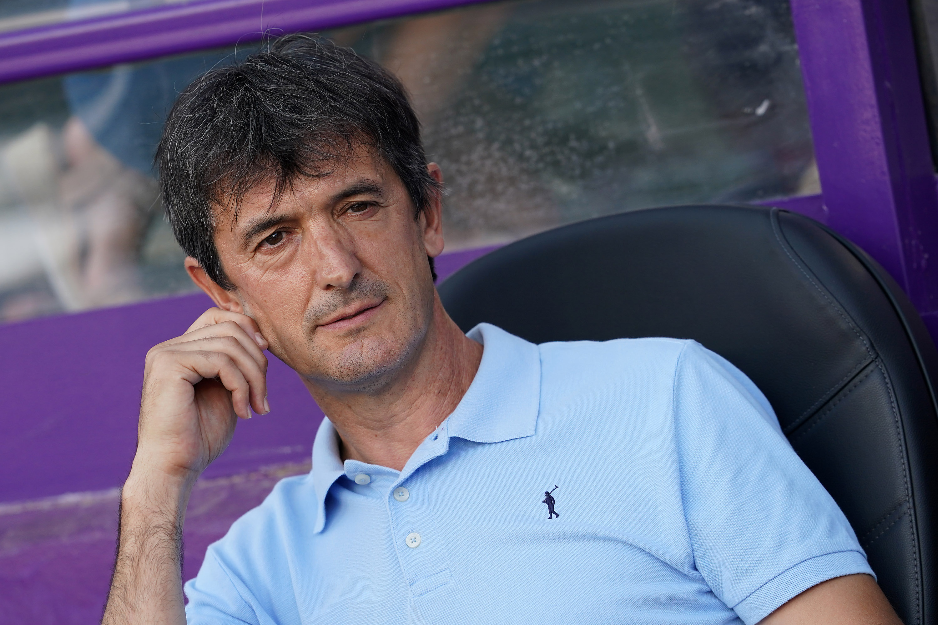 Kiedyś pracował w Ekstraklasie, teraz został zwolniony z hiszpańskiego klubu. Jest oficjalne potwierdzenie