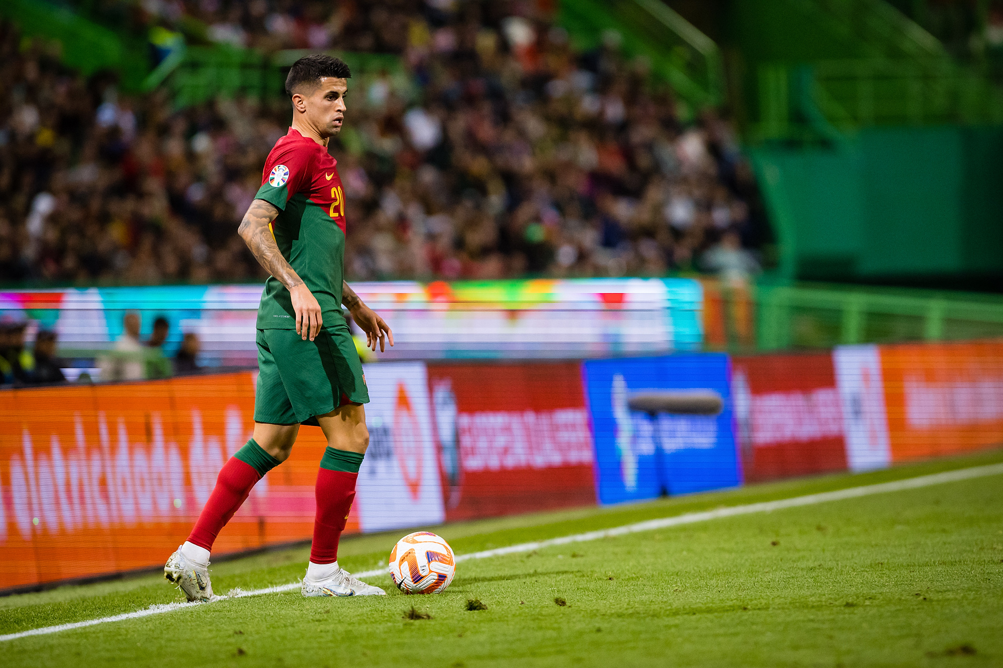 Bayern traci cierpliwość do Joao Cancelo. Portugalczyk coraz dalej pozostania w stolicy Bawarii