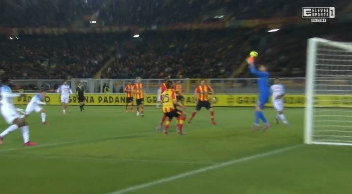 Kuriozalny samobój na wagę zwycięstwa Napoli! "Azzurri" bliżej mistrzostwa Włoch [WIDEO]