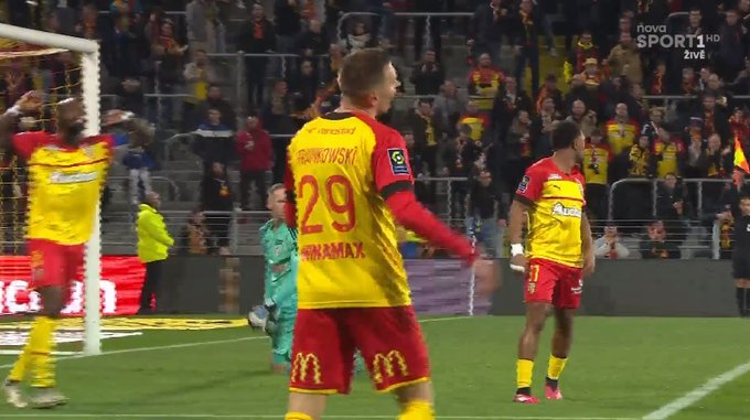 Ważny gol Przemysława Frankowskiego! Lens goni PSG w ligowej tabeli [WIDEO]