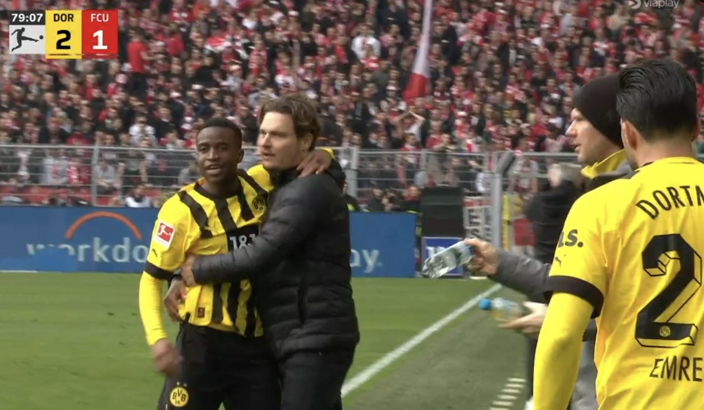 Borussia Dortmund przełamała się z kluczowym meczu. Wejście smoka Moukoko dało bezcenną wygraną [WIDEO]
