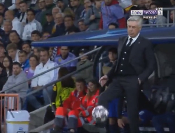 Carlo Ancelotti zabawił się piłką i podbił serca kibiców. Trener Realu Madryt wciąż to ma [WIDEO]