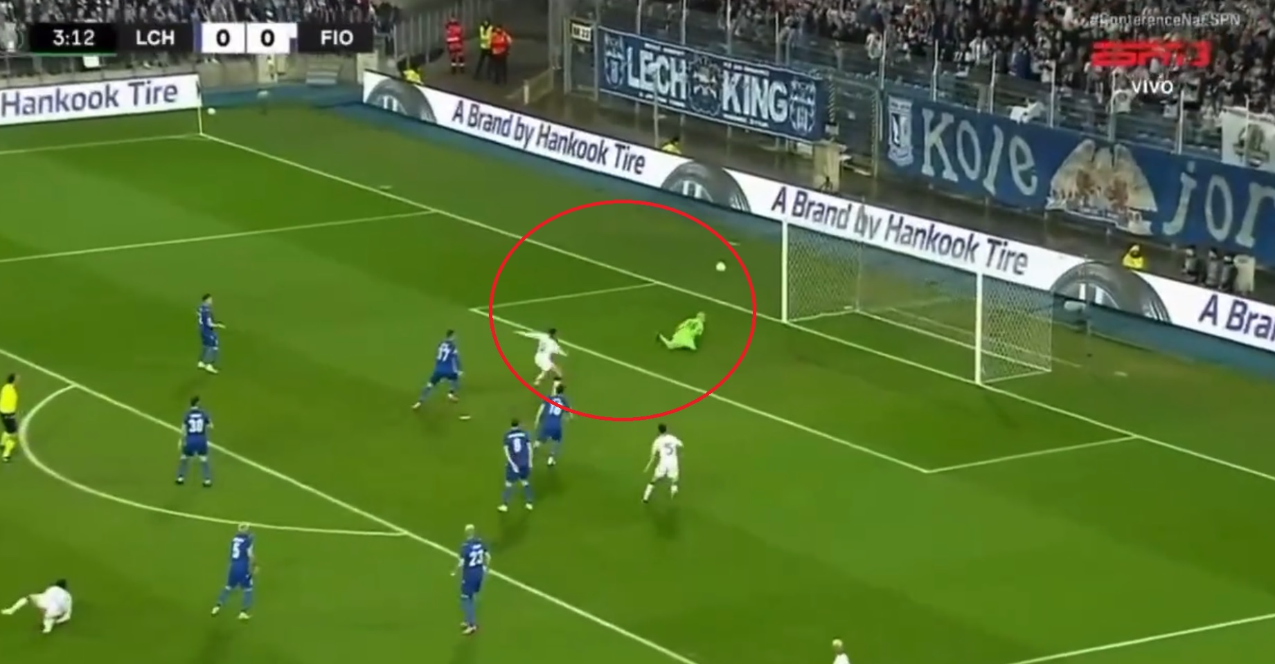 Koszmarny początek Lecha w ćwierćfinale LKE! Pechowa interwencja Bednarka, kompletnie się pogubił [WIDEO]