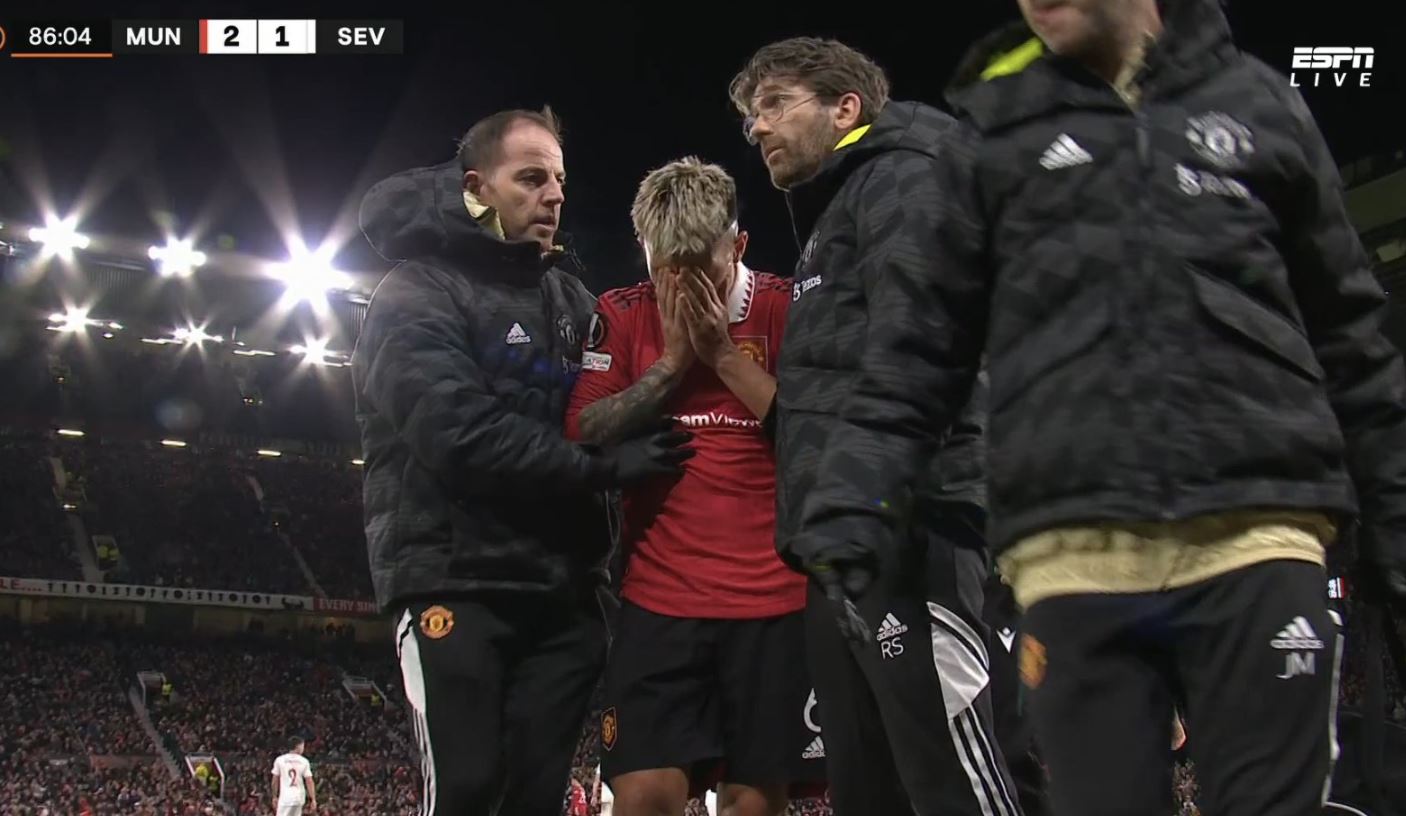 Koszmarna końcówka zabrała wygraną Manchesterowi United! Dwa samobóje pogrążyły "Czerwone Diabły"! [WIDEO]