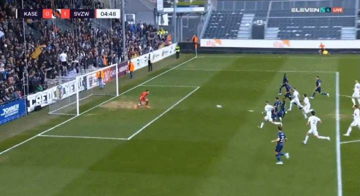 Kluczowy gol polskiego piłkarza. Trafił do siatki w bezpośrednim spotkaniu o utrzymanie [WIDEO]
