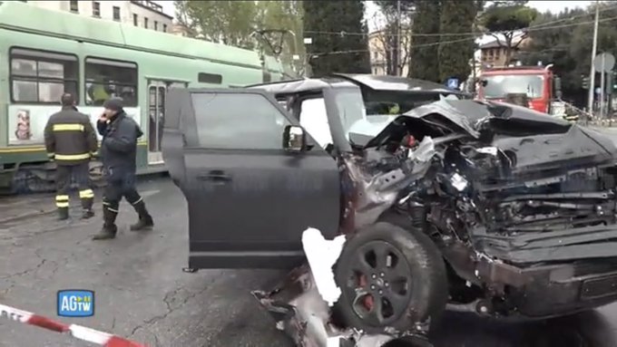 Groźny wypadek z udziałem Ciro Immobile. Auto napastnika zderzyło się z tramwajem [WIDEO]