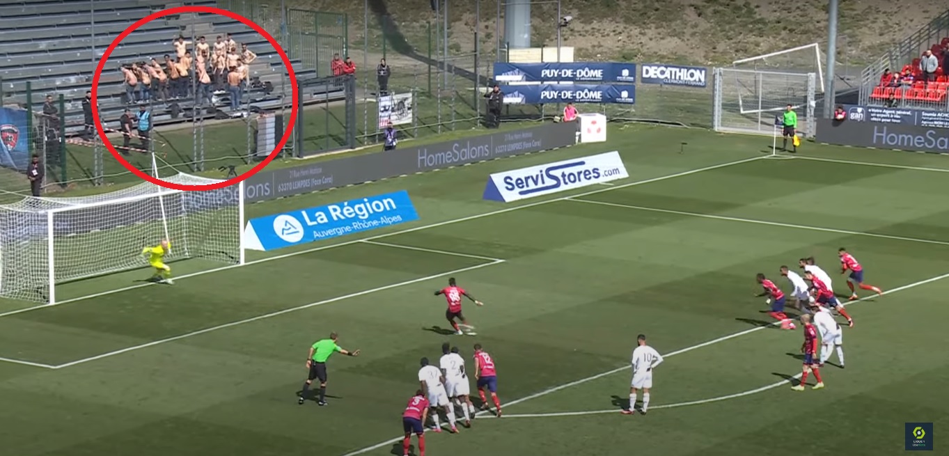 Kuriozalne sceny w Ligue 1. Kibice zdejmowali spodnie, by rozproszyć wykonawców rzutów karnych [WIDEO]