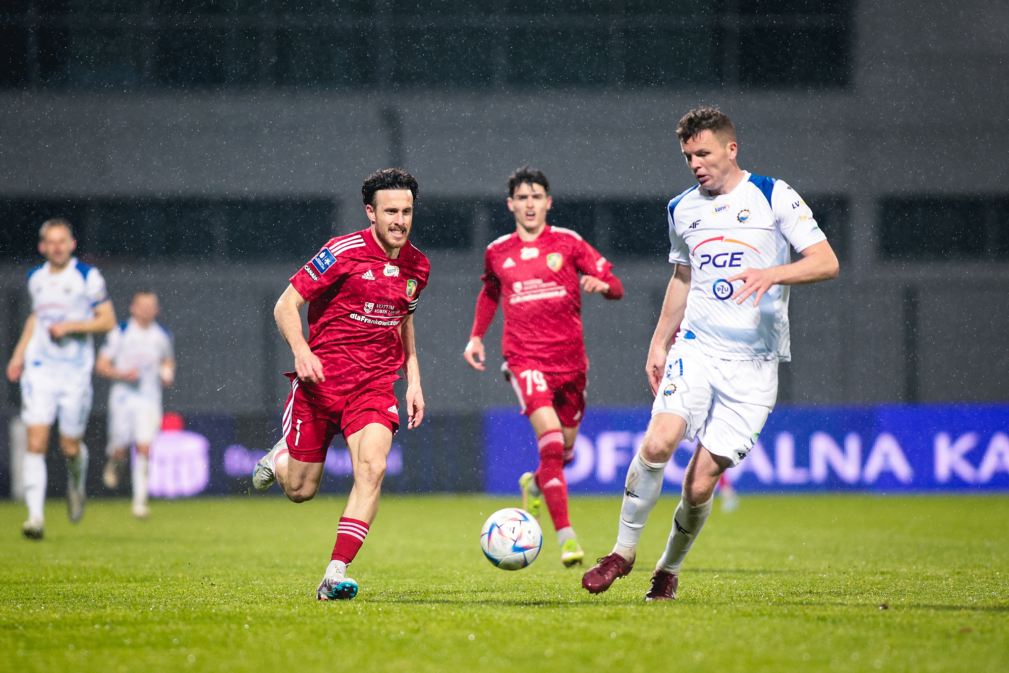 Kuriozalny gol w 95. minucie pogrążył Miedź Legnica! Beniaminek stracił bezcenne zwycięstwo [WIDEO]