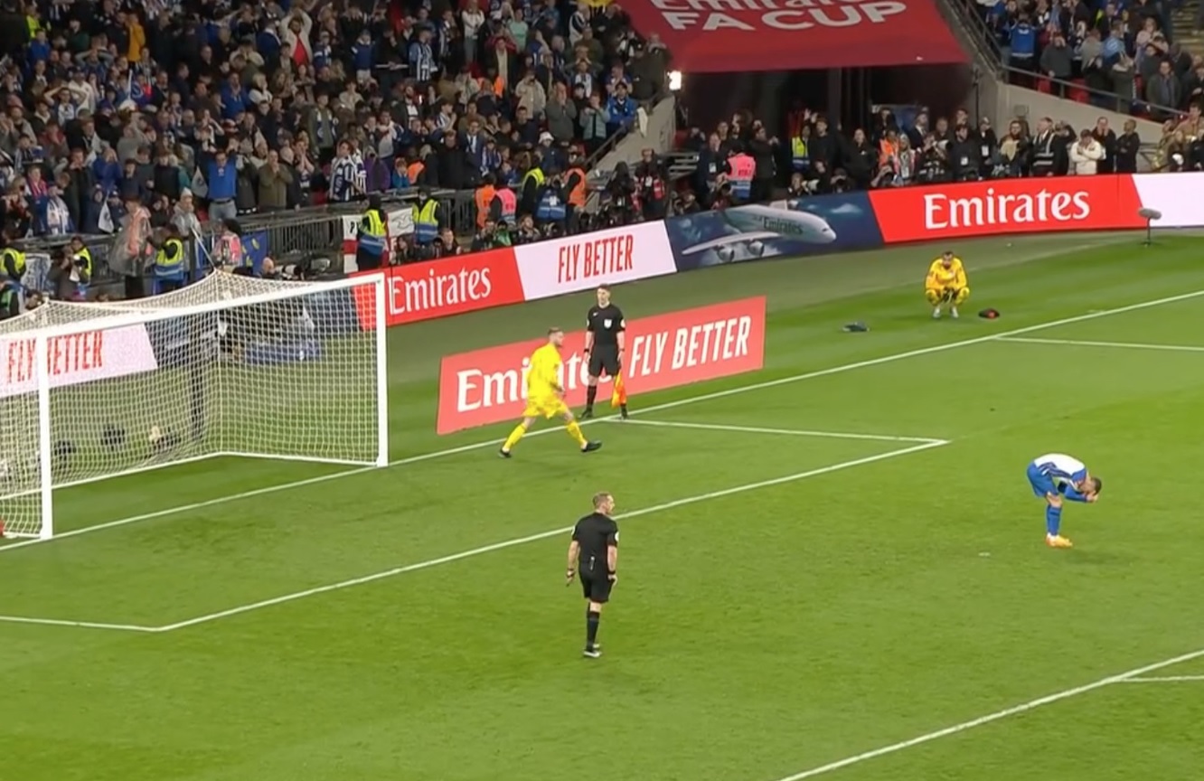 Derby Manchesteru w finale Pucharu Anglii! "Czerwone Diabły" po karnych pokonały Brighton [WIDEO]