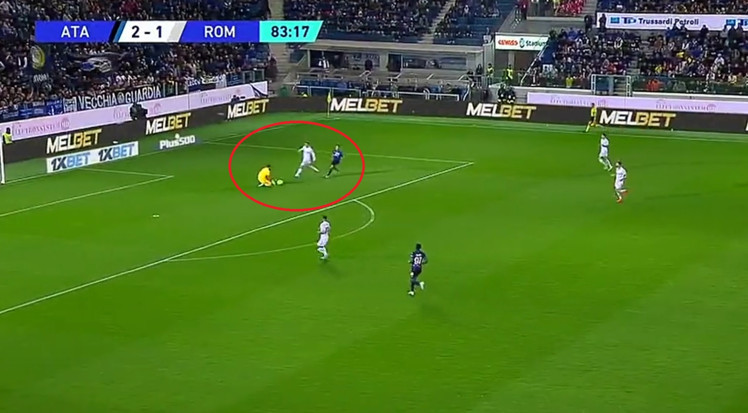 Koszmarny błąd bramkarza pogrążył AS Romę! Atalanta wygrała ważny mecz i znów jest w grze o puchary [WIDEO]