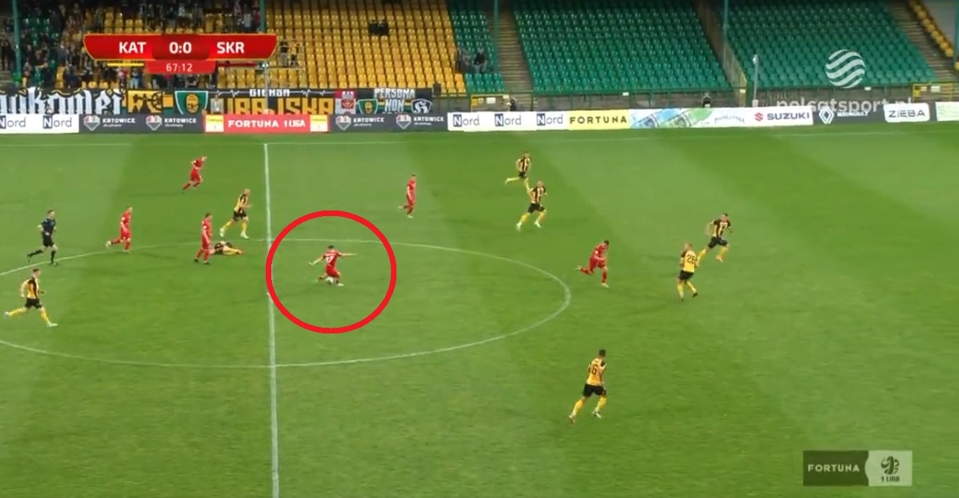 Niesamowity gol w Fortuna 1 Lidze! Piłkarz Skry Częstochowa trafił z połowy boiska [WIDEO]