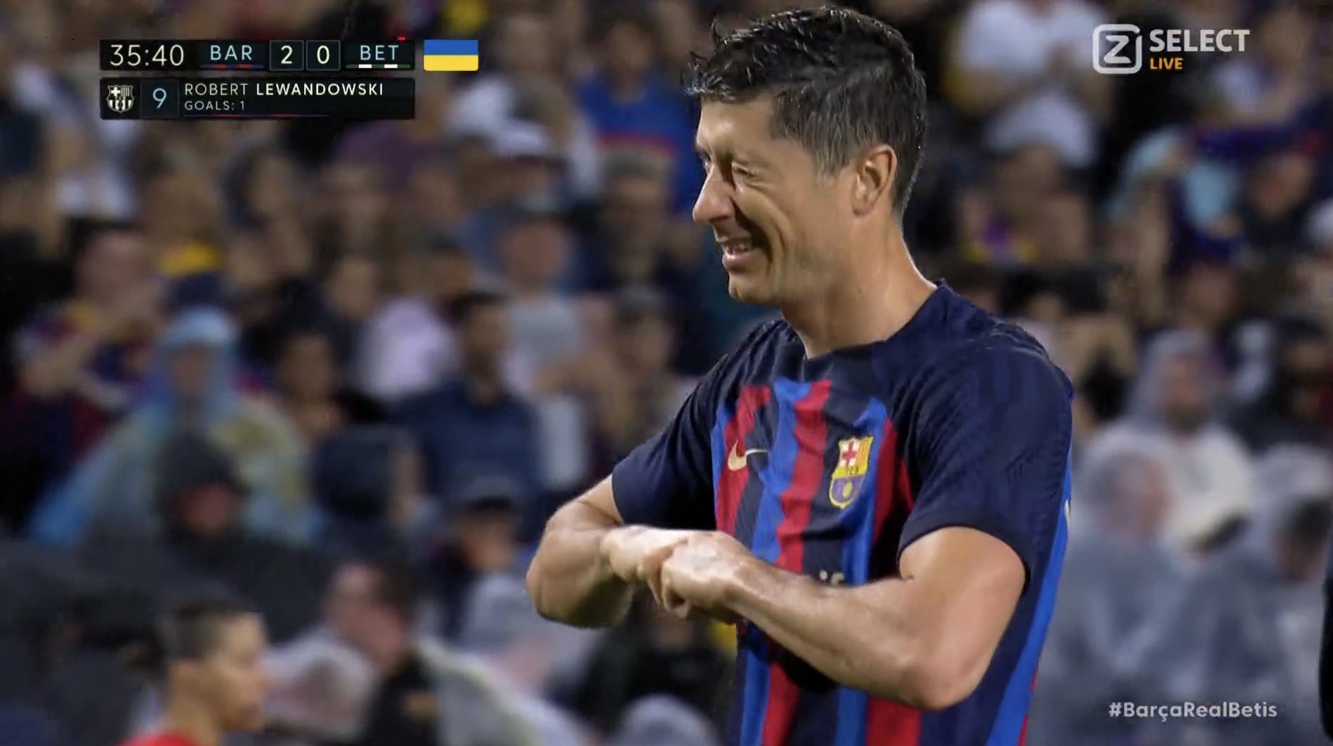 Lewandowski strzelił gola Betisowi! Perfekcyjne wykończenie napastnika FC Barcelony [WIDEO]