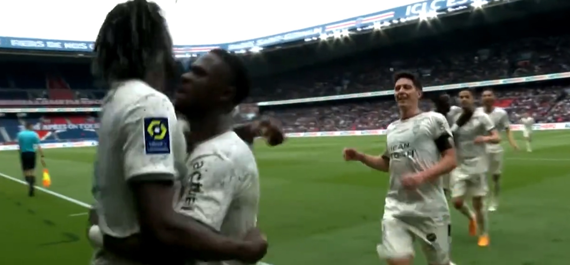 Sensacyjna porażka PSG na własnym stadionie! Absurdalny gol Mbappe, czerwona kartka Hakimiego [WIDEO]