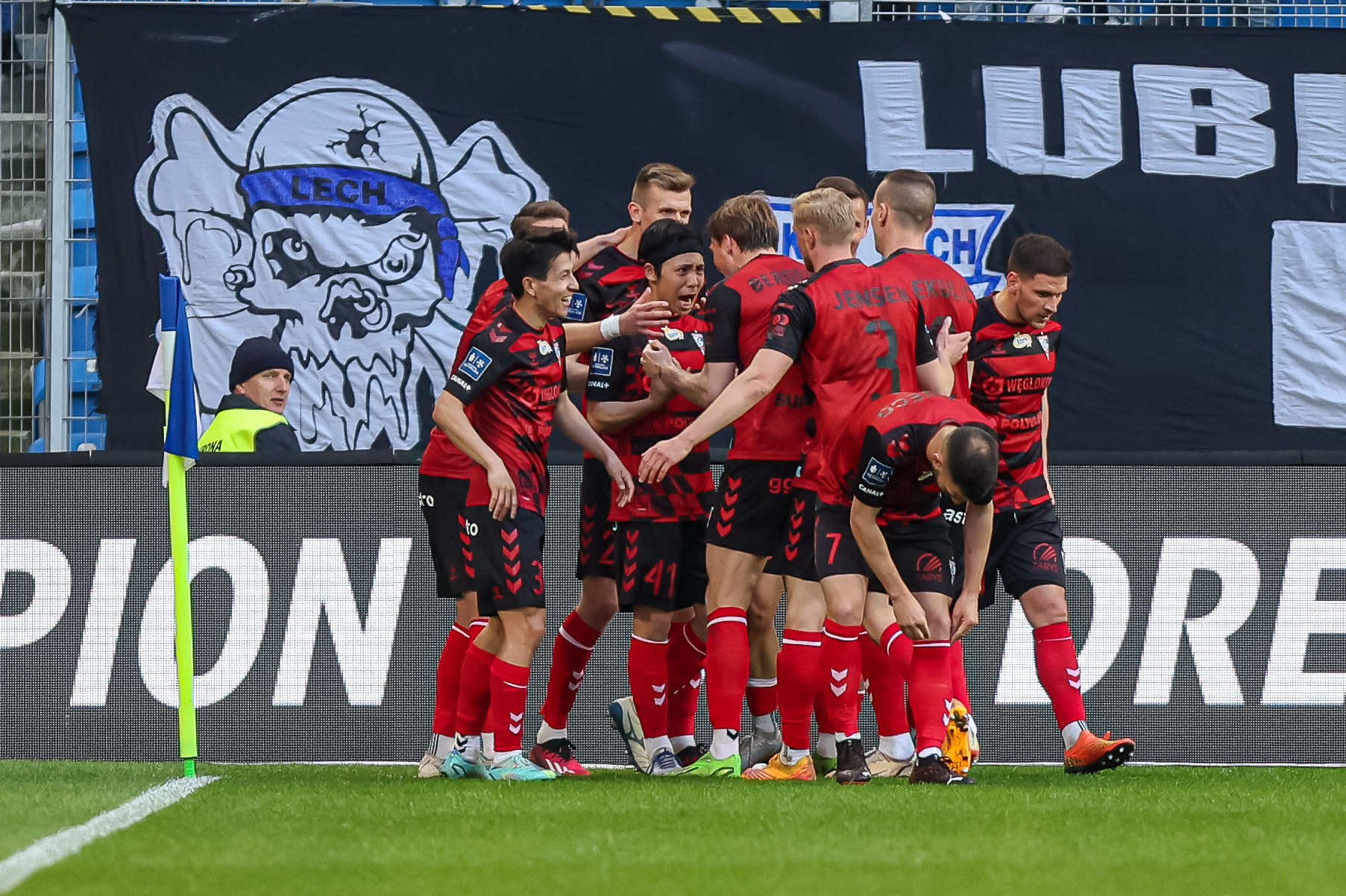 Lech Poznań kompletnie zawiódł w Ekstraklasie. Mistrzowie Polski przegrali z Górnikiem Zabrze [WIDEO]
